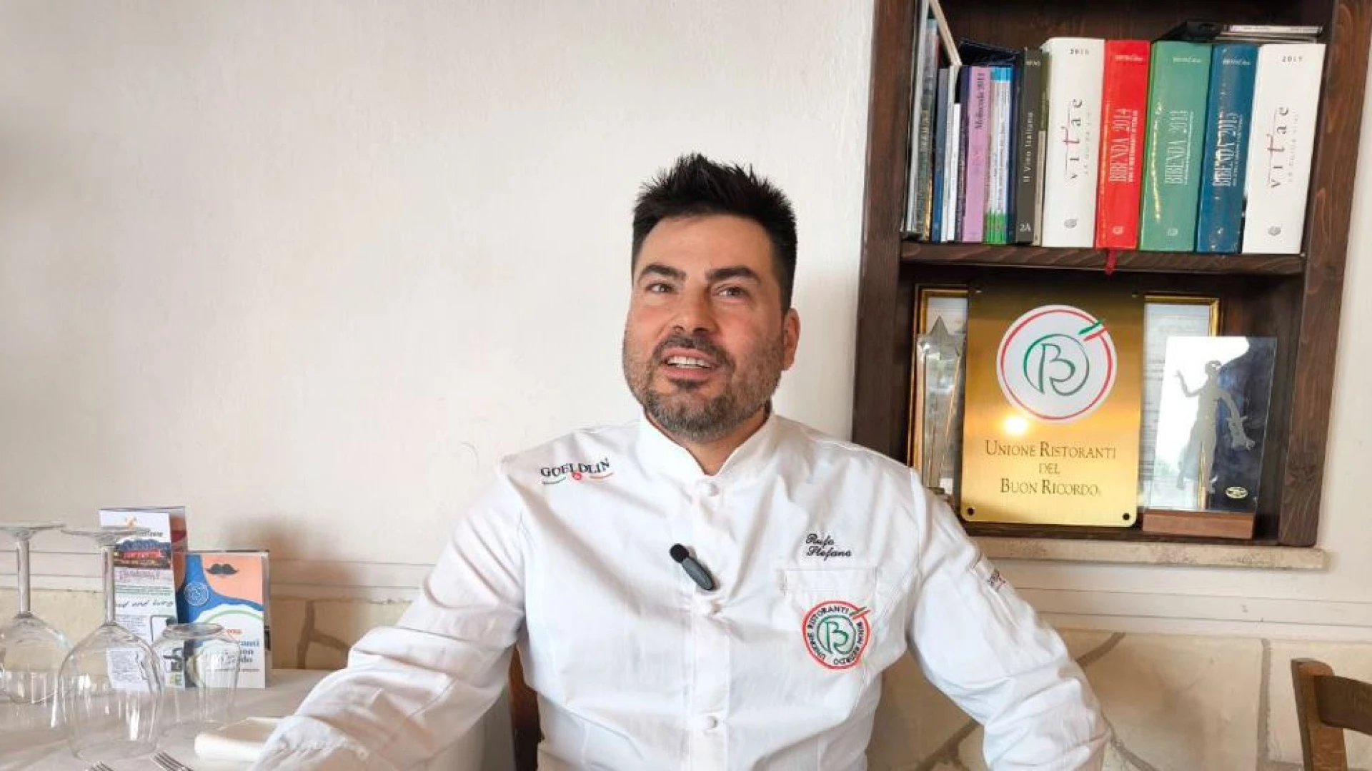 Innovatore, tradizionalista e amante del suo territorio d’origine. Chef Stefano Rufo nominato “Ambasciatore del Gusto”. “Premio di carattere internazionale che mi onora”. GUARDA L’INTERVSTA.